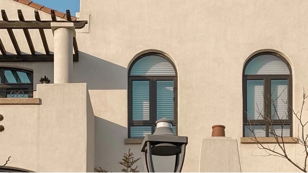 你還在購買看起來沒問題但不實(shí)用的鋁木復(fù)合門窗嗎？