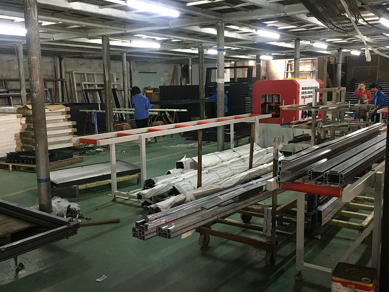 什么？你家的鋁合金門(mén)窗只要300元/平？年輕人，耗子喂汁！