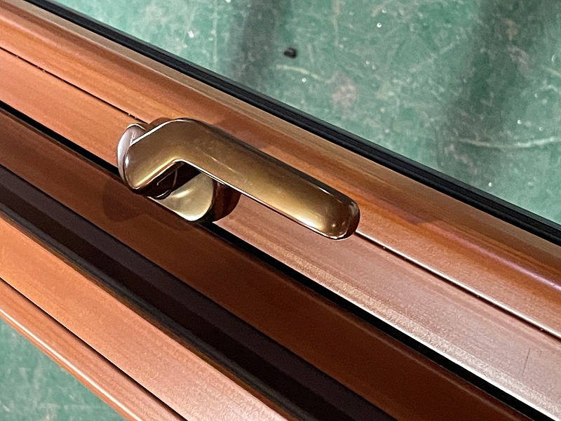 太驚艷！這些顏值與實力并存的樓上樓鋁木門窗，真讓人心動！