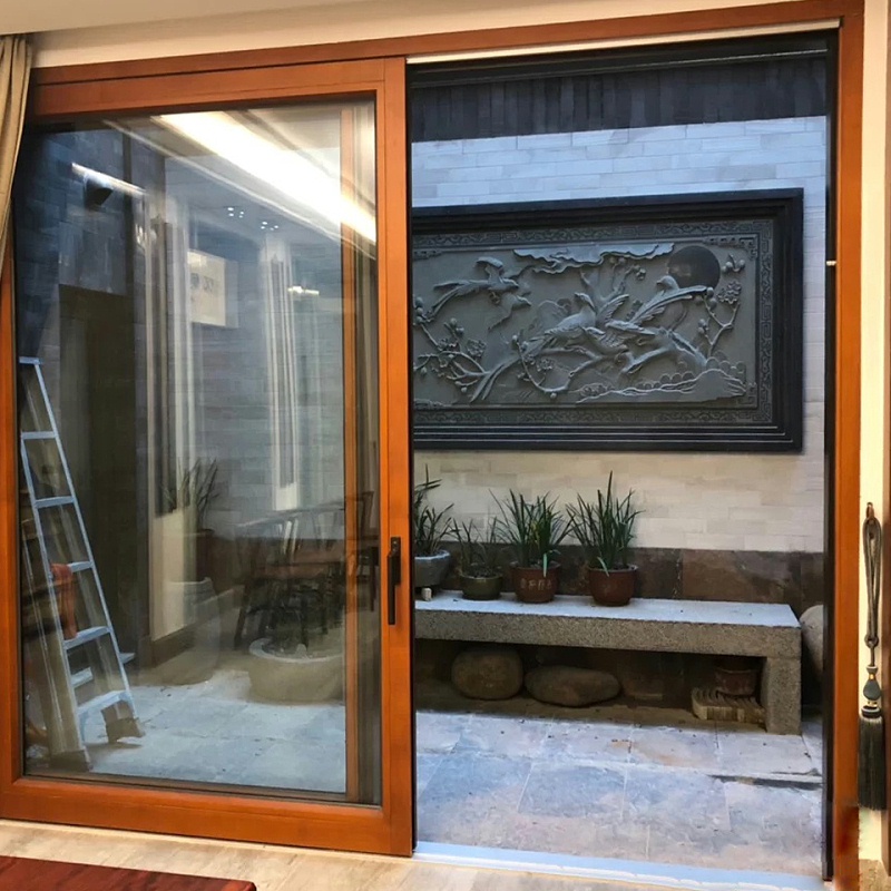 嚴(yán)嚴(yán)冬日里選擇保暖的鋁木復(fù)合門窗有多重要？