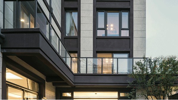 嚴(yán)嚴(yán)冬日里選擇保暖的鋁木復(fù)合門窗有多重要？