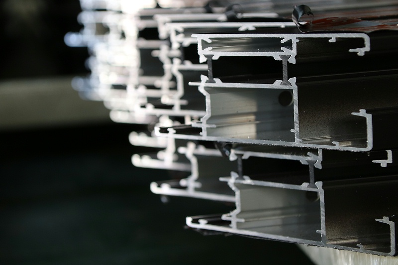 佛山高檔別墅鋁合金門窗哪個(gè)牌子好？樓上樓門窗