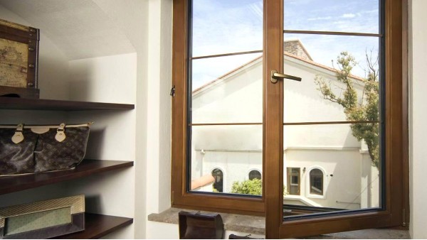 別墅裝修高端鋁合金門窗可以選擇哪個(gè)牌子？樓上樓門窗怎么樣？