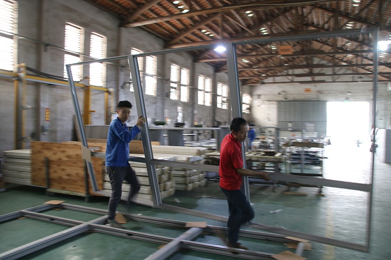 自從用了這種鋁合金門窗家里的電費大大減少了！