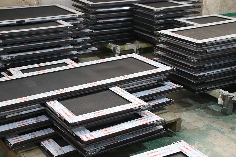 高樓層到底裝平開窗好還是裝推拉窗好？樓上樓高端門窗的解說(shuō)讓人恍然大悟！