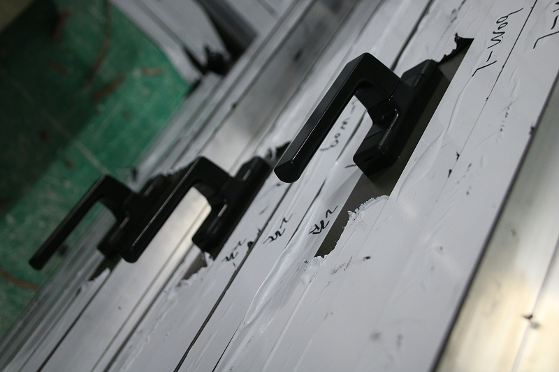 樓上樓高端門(mén)窗-鋁合金門(mén)多少錢(qián)一平米？